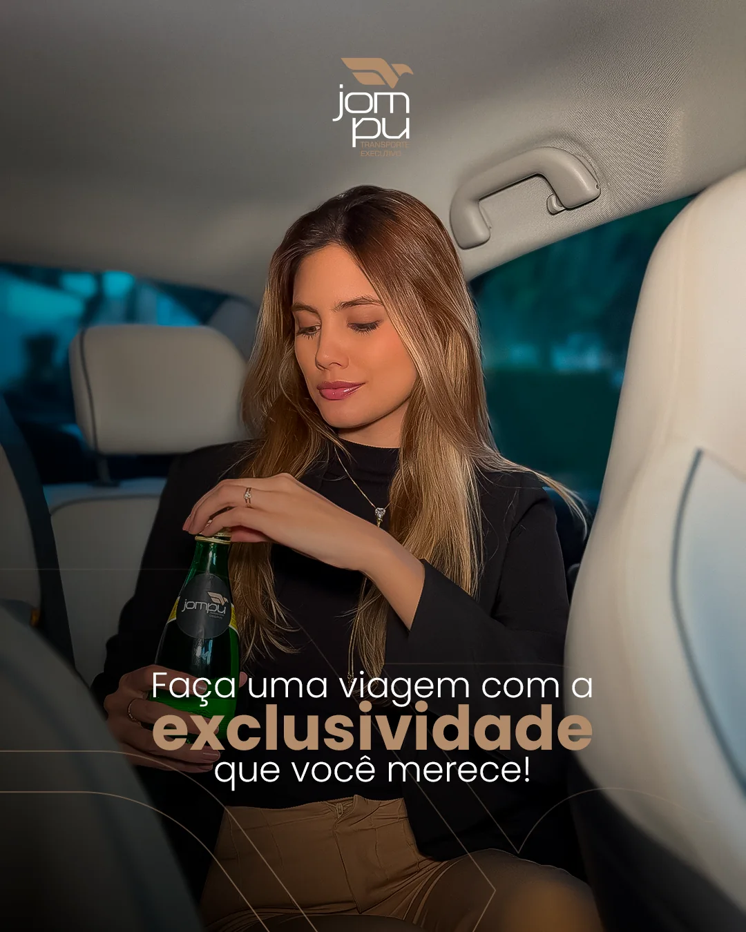 Arte da Jompu com passageira e água de cortesia no banco traseiro e a frase: faça uma viagem com a exclusividade que você merece